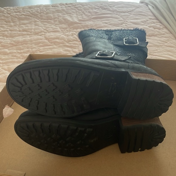 Ugg Boots - Picture 2 of 8